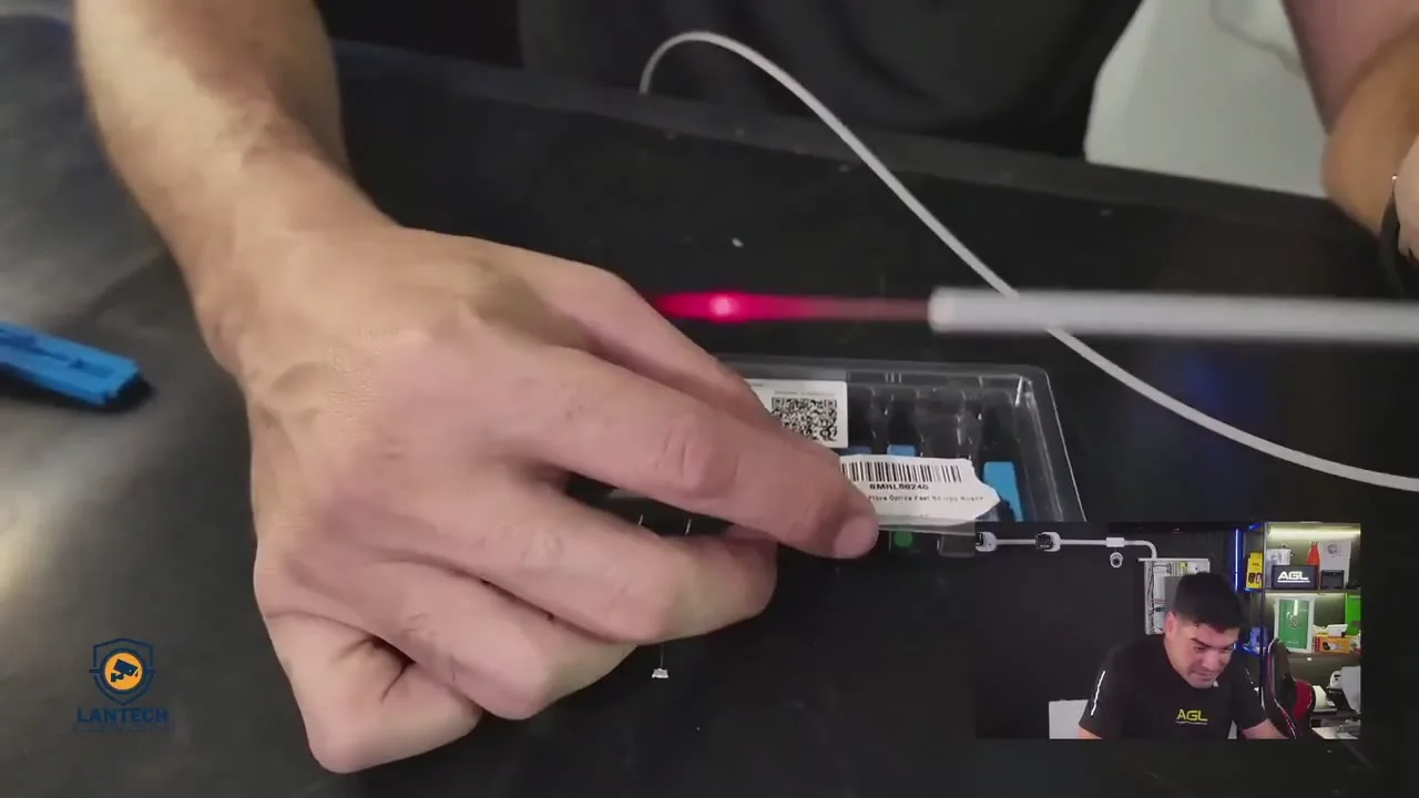 Aula completa: conectorizando fibra óptica na bancada